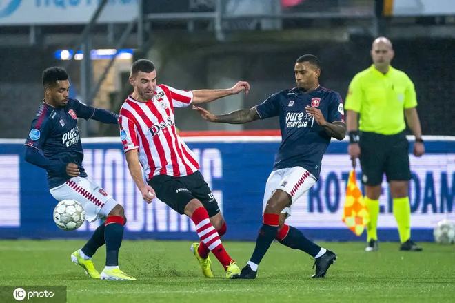 尽管他们在 尽管他们在